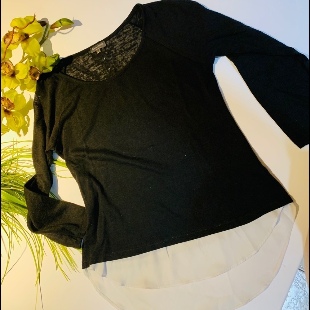 T62- Essentials black & white top size S